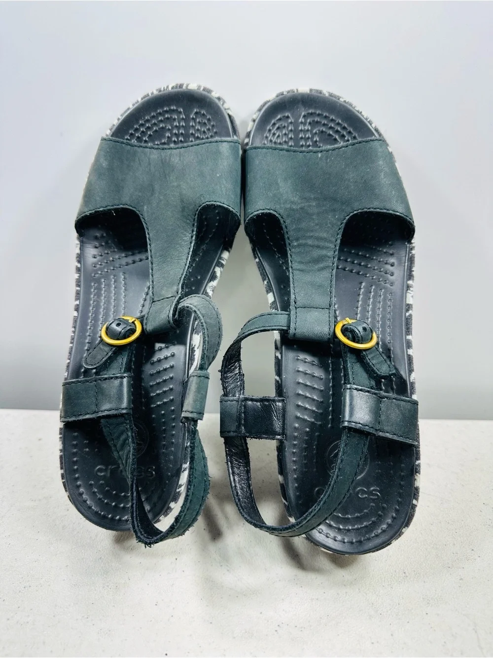 Crocs Leigh Women's wedge sandals size 7
